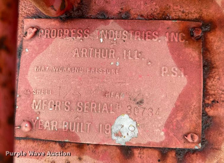 image for item DP3263 1985 Volvo White  water truck