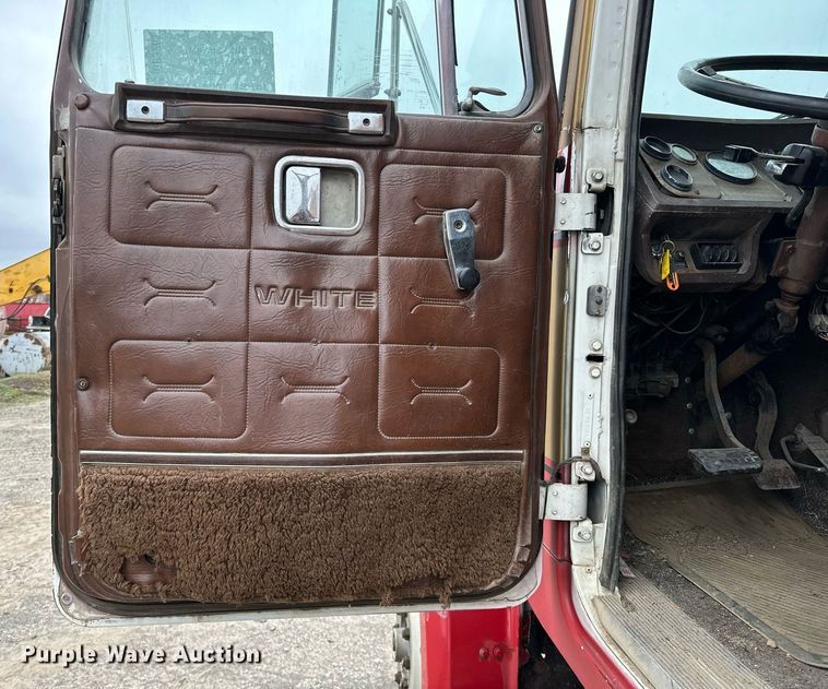 image for item DP3263 1985 Volvo White  water truck