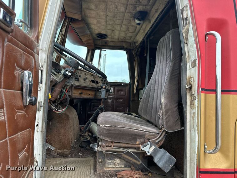 image for item DP3263 1985 Volvo White  water truck