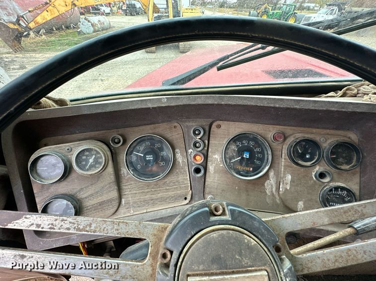 image for item DP3263 1985 Volvo White  water truck