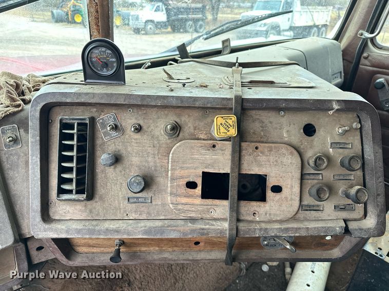 image for item DP3263 1985 Volvo White  water truck