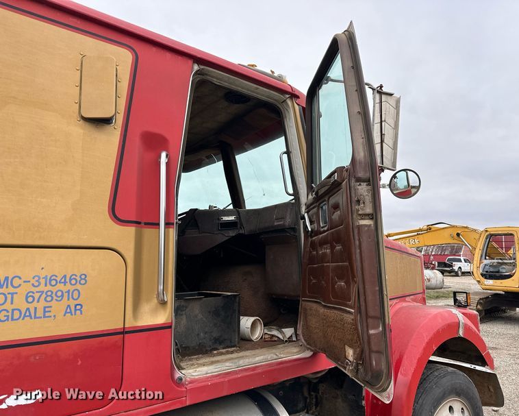 image for item DP3263 1985 Volvo White  water truck