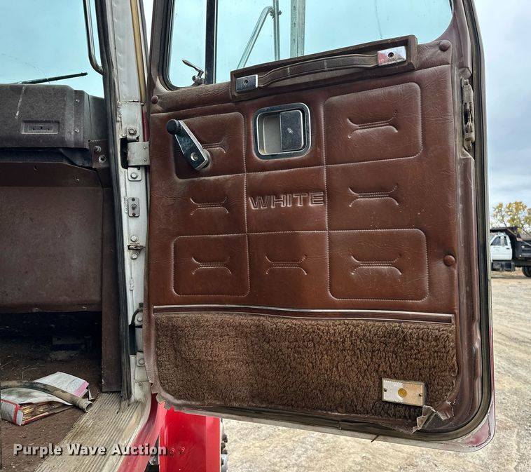 image for item DP3263 1985 Volvo White  water truck