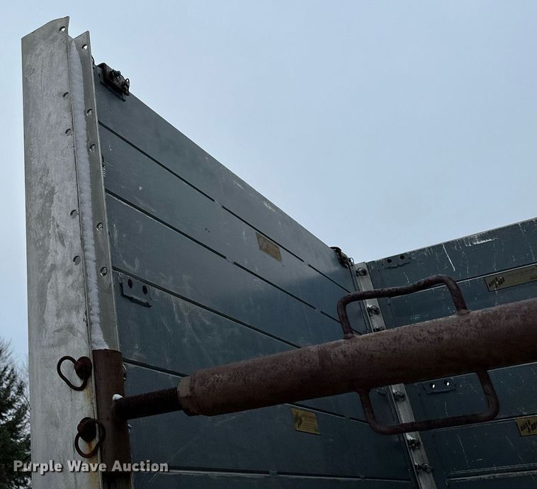 image for item DQ7407 Trench box