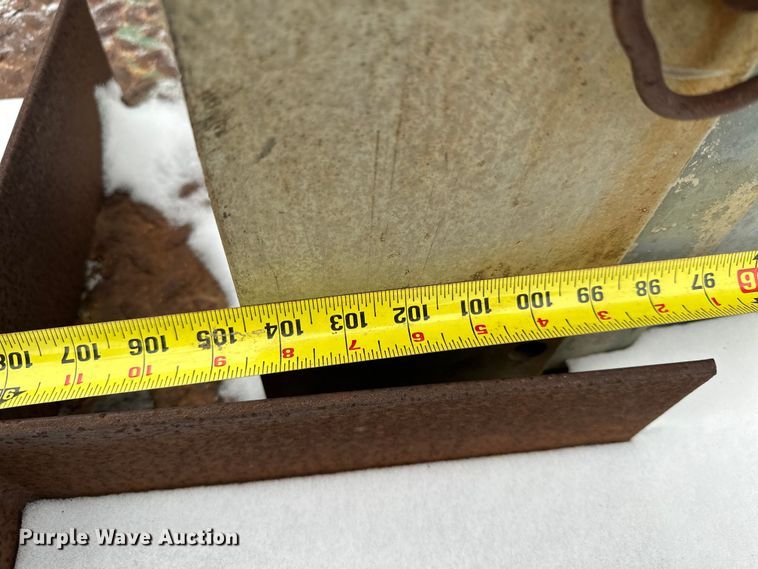 image for item DQ7407 Trench box