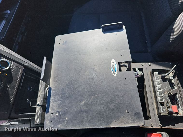 image for item DR5867 2016 Ford Explorer Police Interceptor  SUV