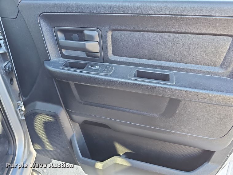 image for item DR5873 2014 Dodge Ram 1500  Crew Cab pickup truck