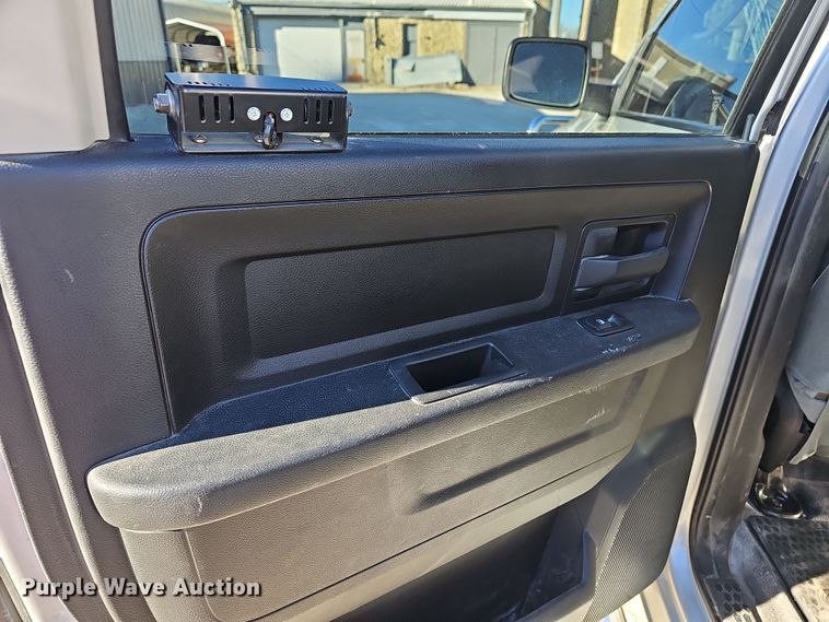 image for item DR5873 2014 Dodge Ram 1500  Crew Cab pickup truck