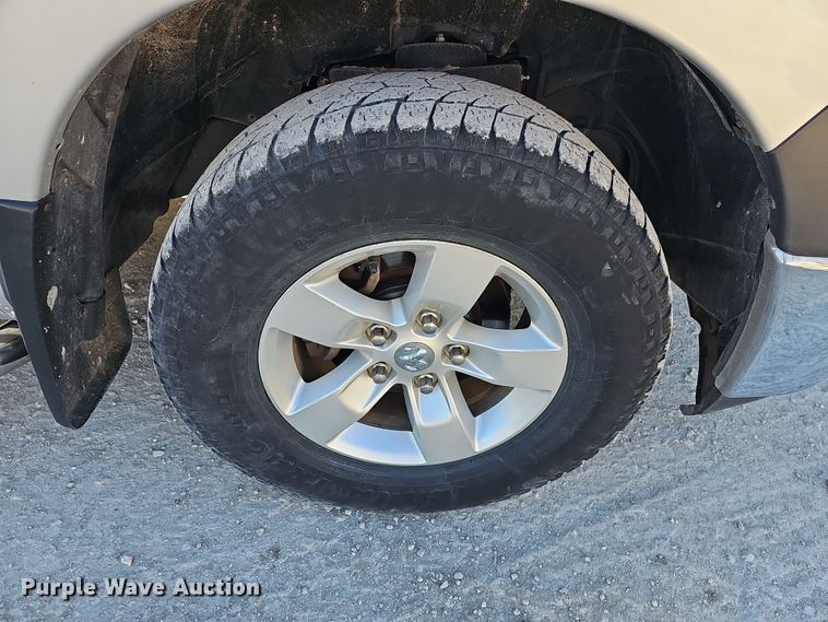 image for item DR5873 2014 Dodge Ram 1500  Crew Cab pickup truck