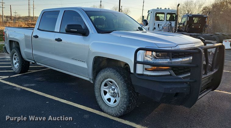 image for item DR5917 2018 Chevrolet Silverado 1500  Crew Cab pickup truck