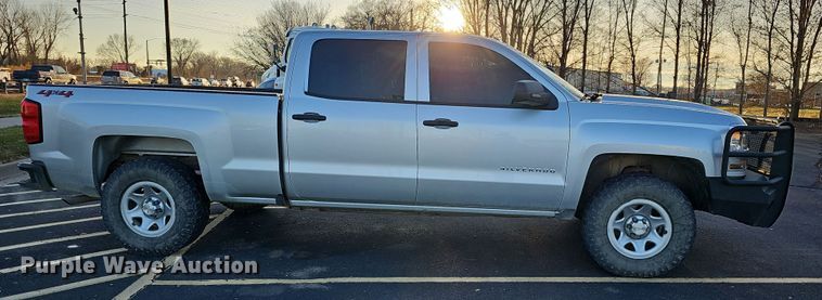 image for item DR5917 2018 Chevrolet Silverado 1500  Crew Cab pickup truck