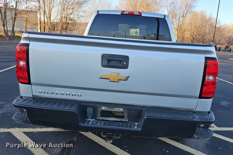 image for item DR5917 2018 Chevrolet Silverado 1500  Crew Cab pickup truck