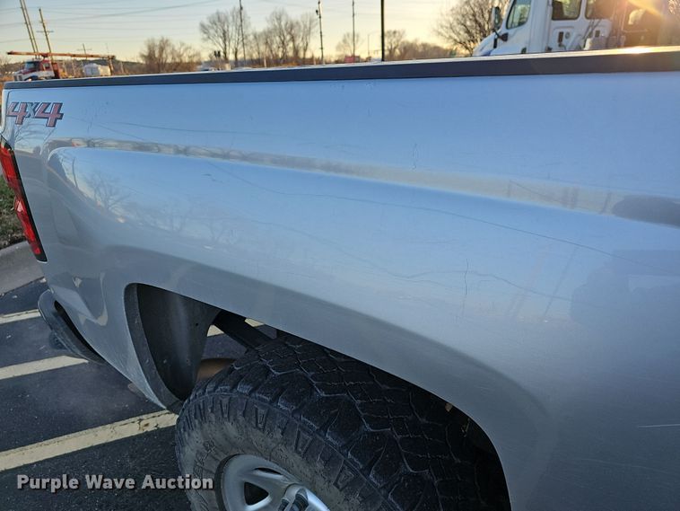 image for item DR5917 2018 Chevrolet Silverado 1500  Crew Cab pickup truck