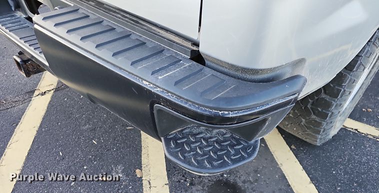 image for item DR5917 2018 Chevrolet Silverado 1500  Crew Cab pickup truck