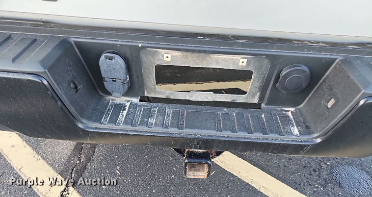 image for item DR5917 2018 Chevrolet Silverado 1500  Crew Cab pickup truck