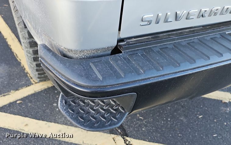 image for item DR5917 2018 Chevrolet Silverado 1500  Crew Cab pickup truck