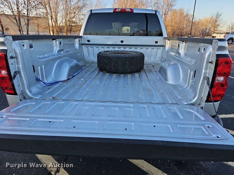 image for item DR5917 2018 Chevrolet Silverado 1500  Crew Cab pickup truck