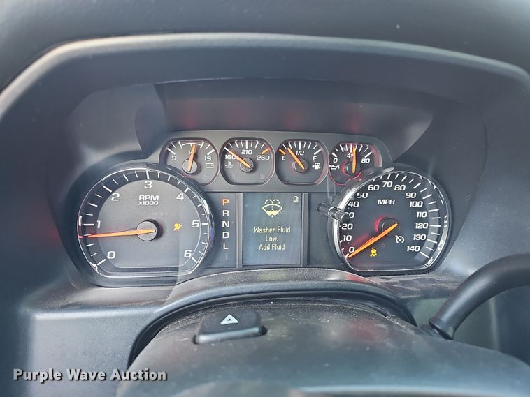 image for item DR5917 2018 Chevrolet Silverado 1500  Crew Cab pickup truck