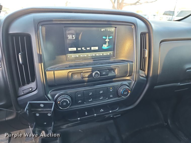 image for item DR5917 2018 Chevrolet Silverado 1500  Crew Cab pickup truck