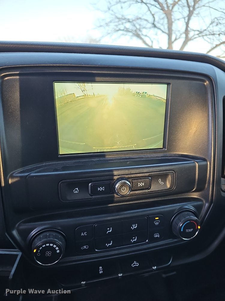 image for item DR5917 2018 Chevrolet Silverado 1500  Crew Cab pickup truck