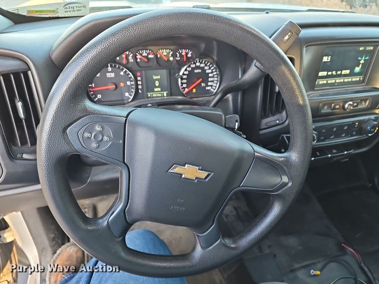 image for item DR5917 2018 Chevrolet Silverado 1500  Crew Cab pickup truck