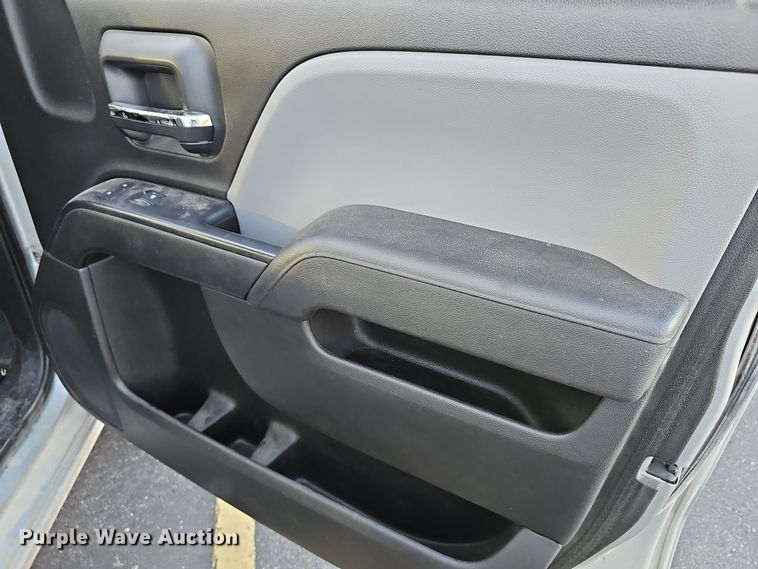 image for item DR5917 2018 Chevrolet Silverado 1500  Crew Cab pickup truck