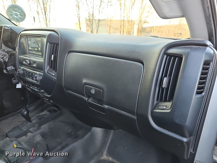 image for item DR5917 2018 Chevrolet Silverado 1500  Crew Cab pickup truck