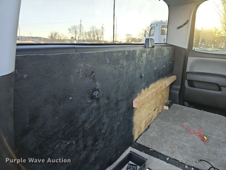 image for item DR5917 2018 Chevrolet Silverado 1500  Crew Cab pickup truck