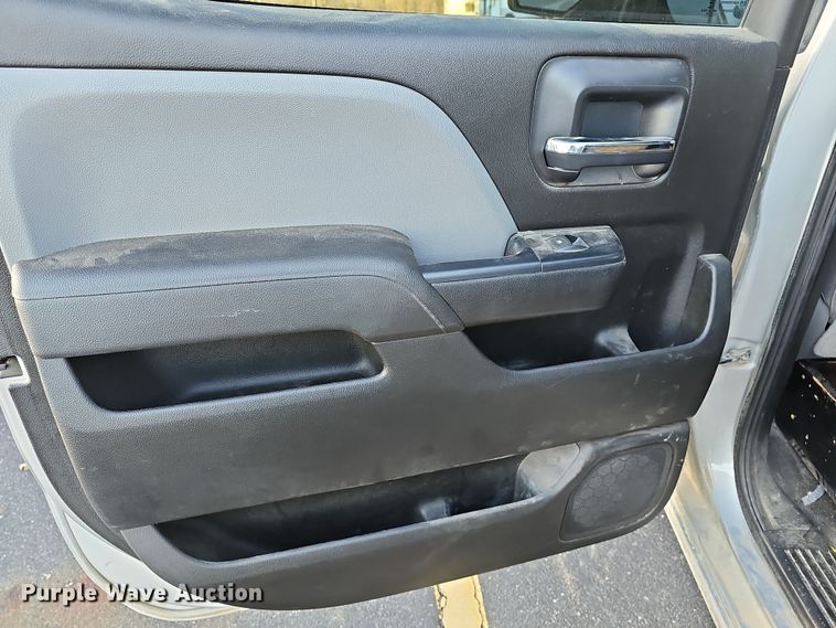 image for item DR5917 2018 Chevrolet Silverado 1500  Crew Cab pickup truck