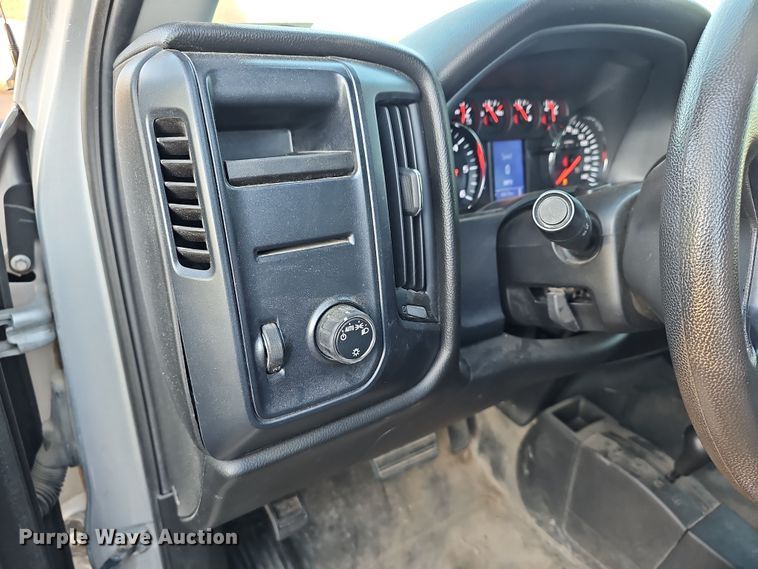 image for item DR5917 2018 Chevrolet Silverado 1500  Crew Cab pickup truck