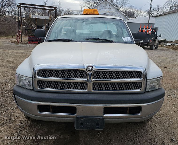 image for item DR5924 2001 Dodge Ram 2500  utility bed pickup truck