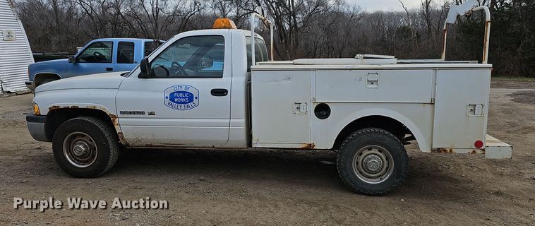 image for item DR5924 2001 Dodge Ram 2500  utility bed pickup truck
