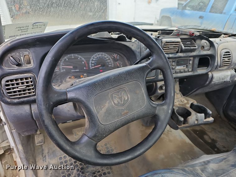 image for item DR5924 2001 Dodge Ram 2500  utility bed pickup truck