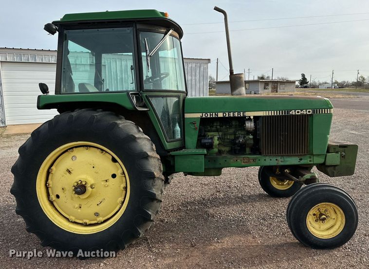 image for item IB9269 1982 John Deere 4040  tractor