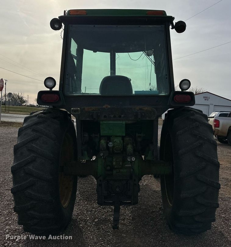 image for item IB9269 1982 John Deere 4040  tractor