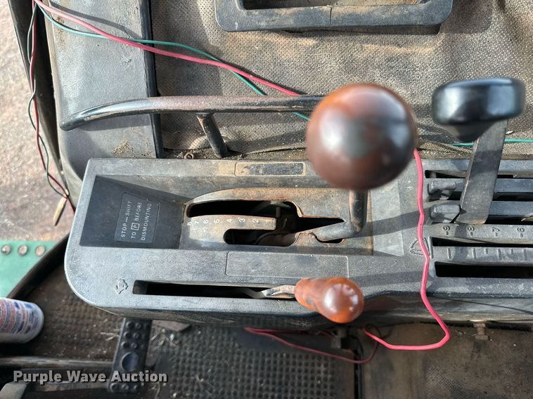 image for item IB9269 1982 John Deere 4040  tractor