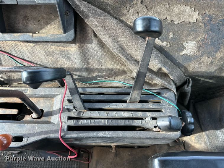 image for item IB9269 1982 John Deere 4040  tractor