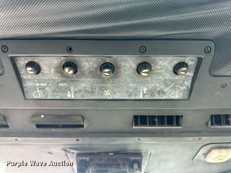 image for item IB9269 1982 John Deere 4040  tractor