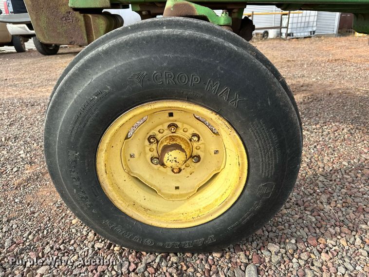 image for item IB9269 1982 John Deere 4040  tractor