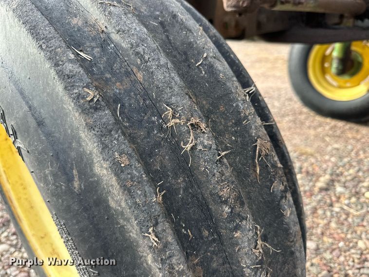 image for item IB9269 1982 John Deere 4040  tractor