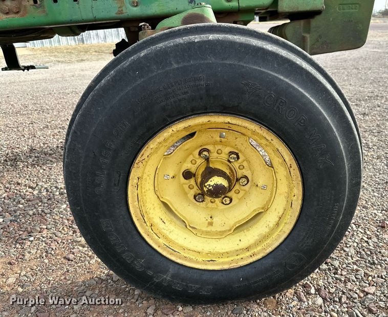image for item IB9269 1982 John Deere 4040  tractor
