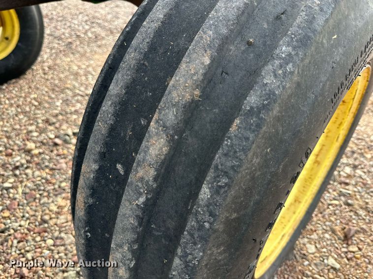 image for item IB9269 1982 John Deere 4040  tractor