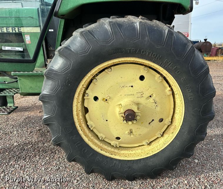 image for item IB9269 1982 John Deere 4040  tractor