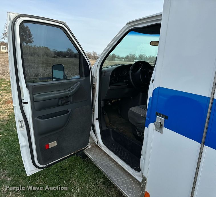 image for item IB9271 1994 Ford E350  ambulance