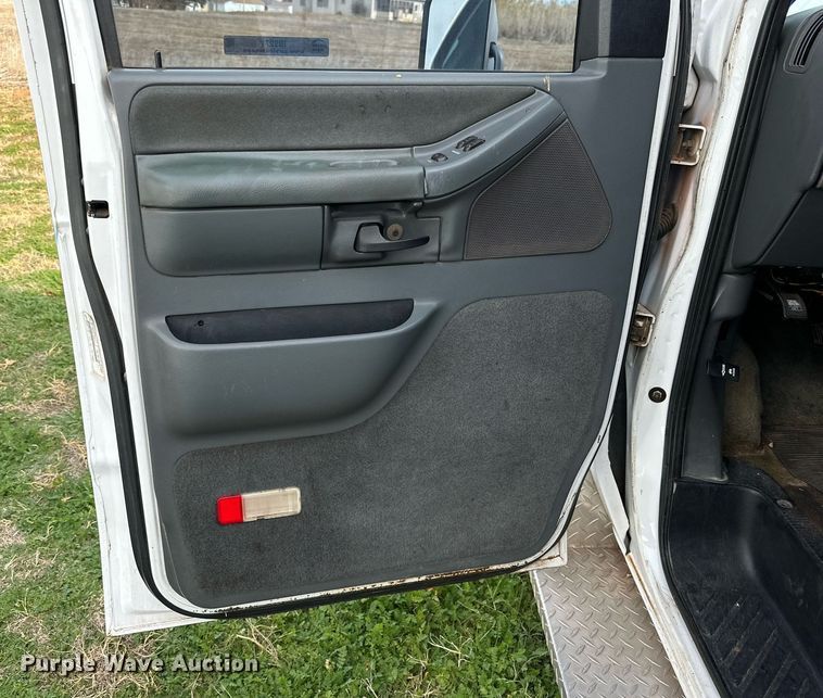 image for item IB9271 1994 Ford E350  ambulance