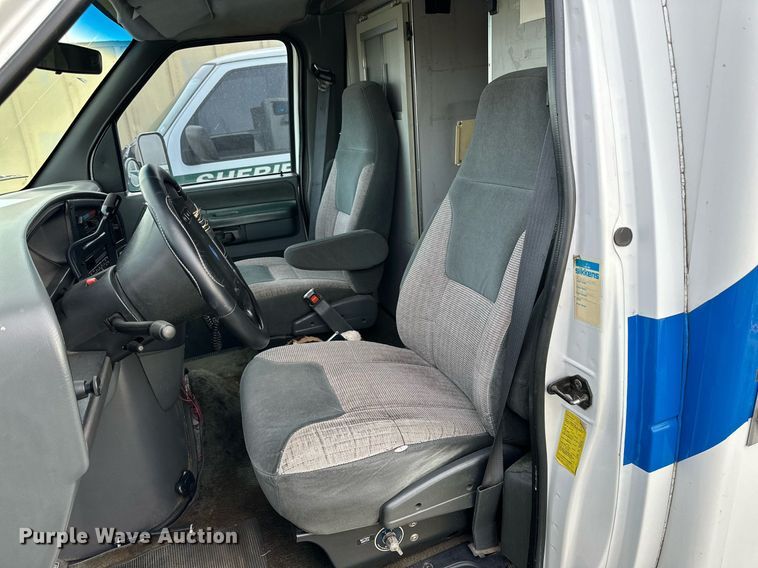 image for item IB9271 1994 Ford E350  ambulance