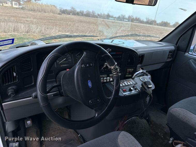 image for item IB9271 1994 Ford E350  ambulance