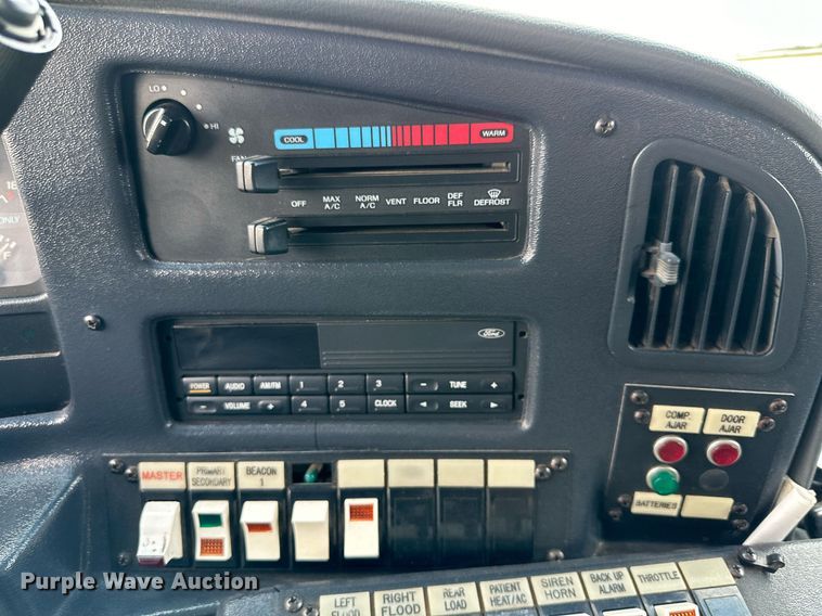 image for item IB9271 1994 Ford E350  ambulance