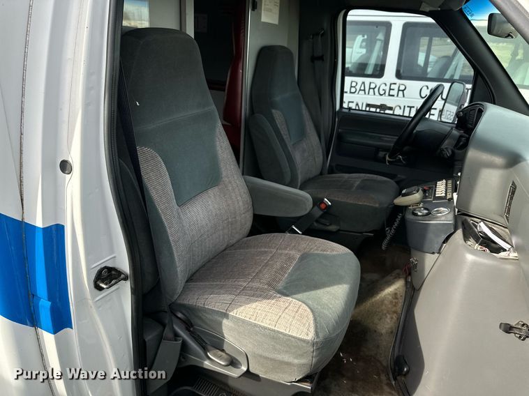 image for item IB9271 1994 Ford E350  ambulance