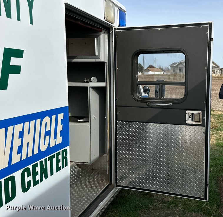 image for item IB9271 1994 Ford E350  ambulance